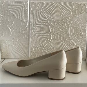 Liz Claiborne Cream Block Heel Pumps